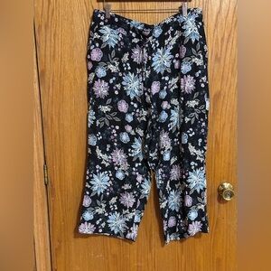 LOFT Black Floral Pull-On Pants with Lavender and Light Blue Blooms Sz lg travel